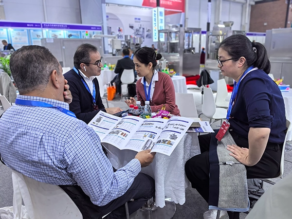 Jiangsu Hanyoo Exhibe Equipos de Producción en la Expo Farmacéutica de Qingdao